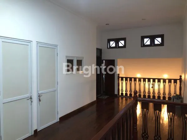 image RUMAH 2 LANTAI SIAP HUNI DI SENTUL CITY (6)