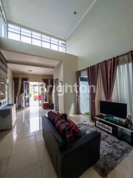 image DIJUAL RUMAH CONTOH FULLY FURNISHED NEW LYCHEE DAUN VILLAGE BALIKPAPAN (1)