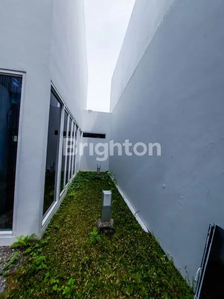 image DIJUAL RUMAH CONTOH FULLY FURNISHED NEW LYCHEE DAUN VILLAGE BALIKPAPAN (8)