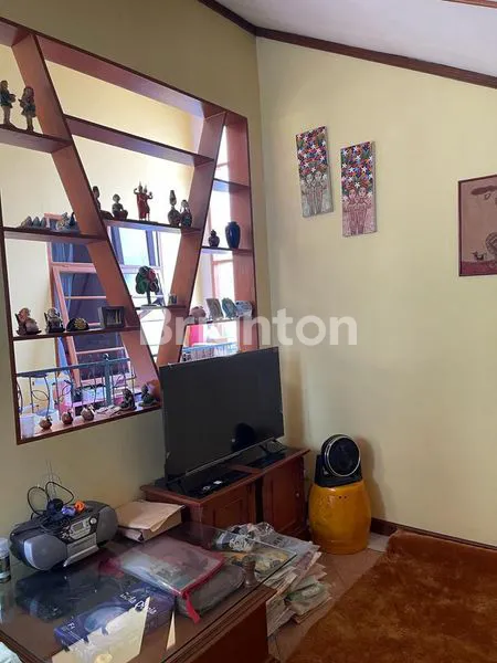 image RUMAH CANTIK 2 LANTAI SIAP HUNI (3)