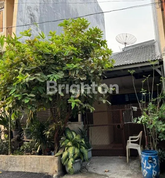 RUMAH TUA HITUNG TANAH / KAVLING / TANAH  DI MUARA KARANG