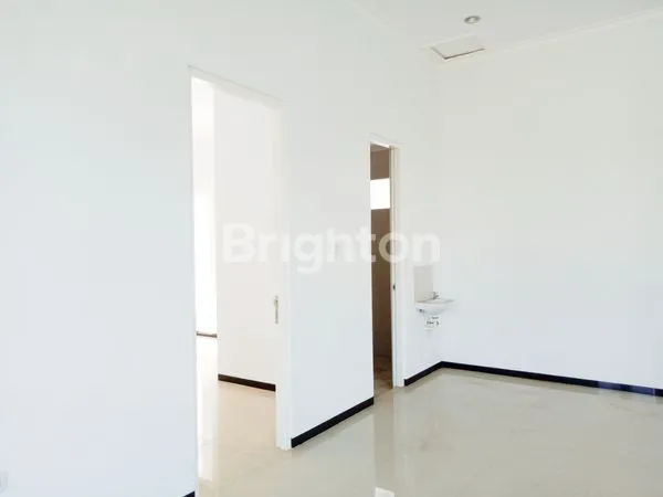 image RUMAH BARU 2 LANTAI DESIGN MODERN MINIMALIS LOKASI STRATEGIS DEKAT CLUB' HOUSE DI TIRTASANI KOTA MALANG (2)