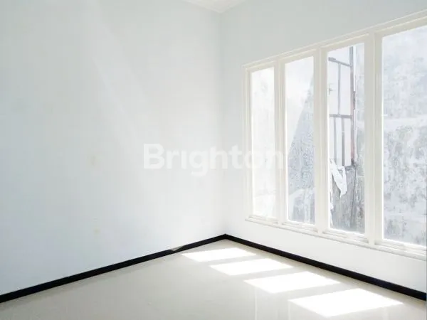 image RUMAH BARU 2 LANTAI DESIGN MODERN MINIMALIS LOKASI STRATEGIS DEKAT CLUB' HOUSE DI TIRTASANI KOTA MALANG (3)