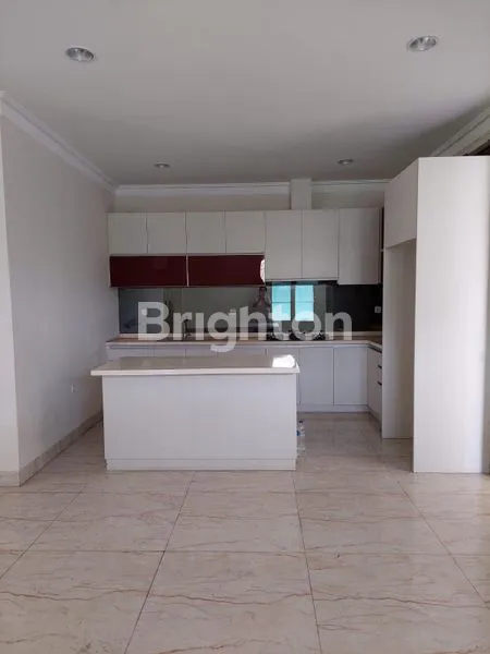 image RUMAH HOOK 3 LANTAI STRATEGIS DAERAH PANTAI MUTIARA JAKARTA UTARA (2)