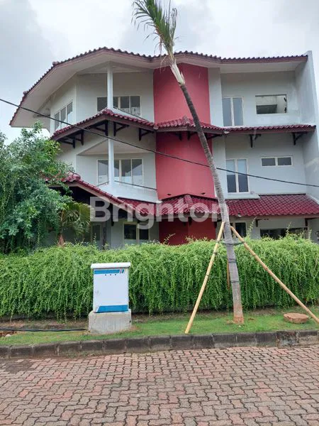 image RUMAH HOOK 3 LANTAI STRATEGIS DAERAH PANTAI MUTIARA JAKARTA UTARA (3)