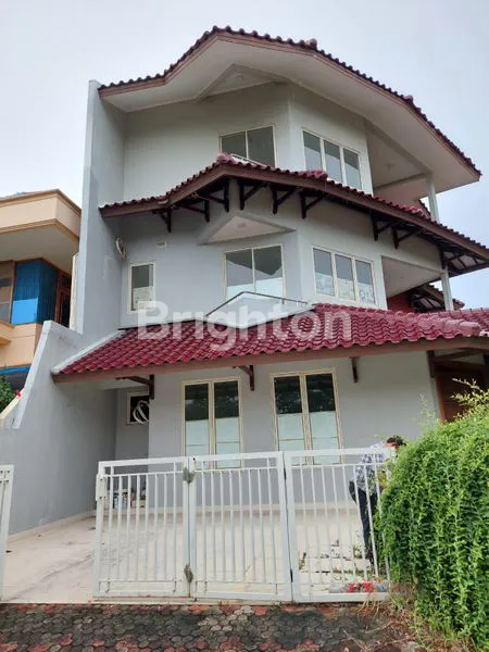 image RUMAH HOOK 3 LANTAI STRATEGIS DAERAH PANTAI MUTIARA JAKARTA UTARA (1)