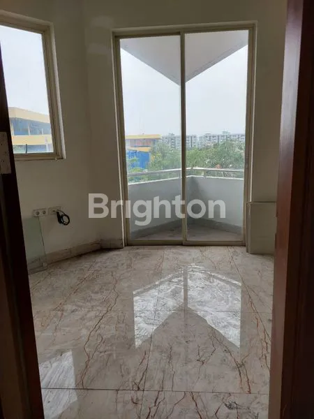 image RUMAH HOOK 3 LANTAI STRATEGIS DAERAH PANTAI MUTIARA JAKARTA UTARA (8)