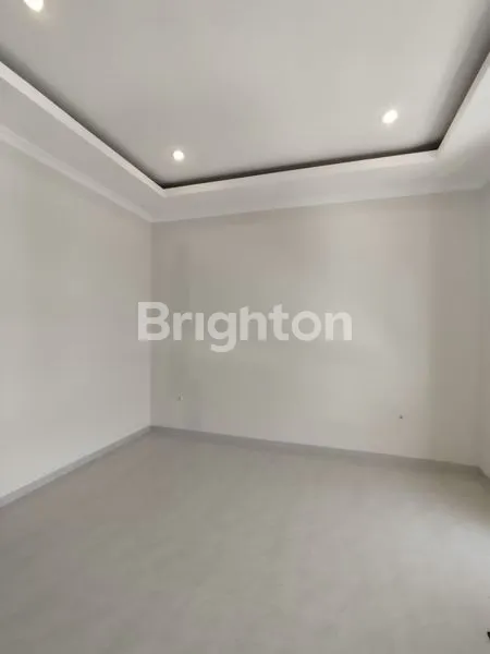 image RUMAH KLAMPIS SEMOLO TIMUR (3)