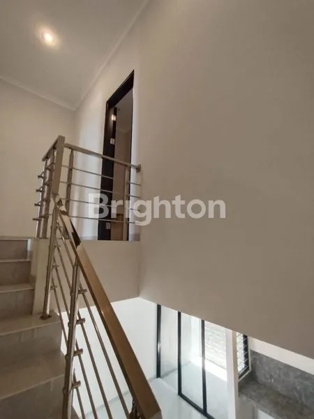 image RUMAH KLAMPIS SEMOLO TIMUR (5)