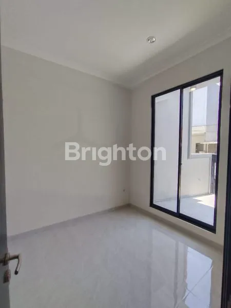 image RUMAH KLAMPIS SEMOLO TIMUR (8)