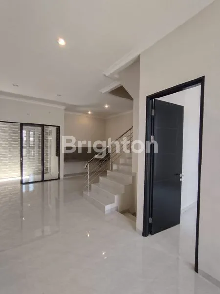 image RUMAH KLAMPIS SEMOLO TIMUR (7)