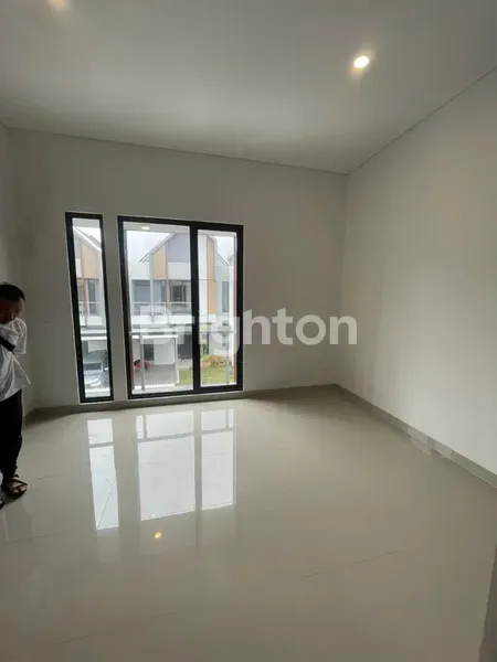 image RUMAH BARU DI CLUSTER YUTHICA BSD CITY (4)