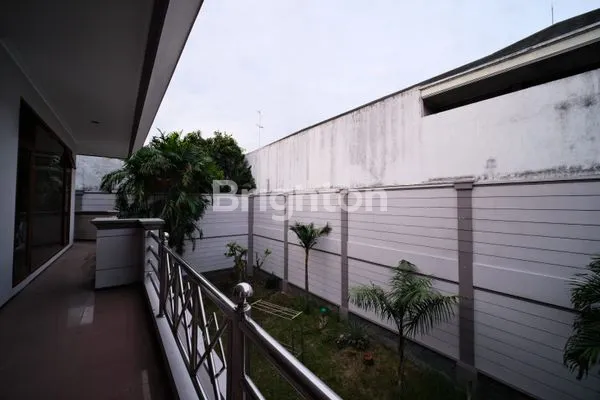 image RUMAH MEWAH SIAP HUNI SATELIT TOWN HOUSE TAMAN HUNIAN SATELIT SURABAYA BARAT (7)