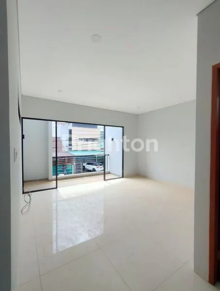 image DIJUAL RUMAH BARU BAGUS SIAP HUNI THI (8)