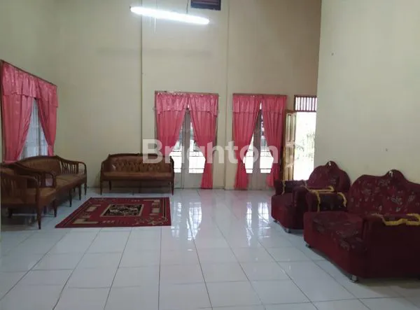 image VILLA KELUARGA YANG ASRI DILENGKAPI DENGAN KOLAM RENANG (6)