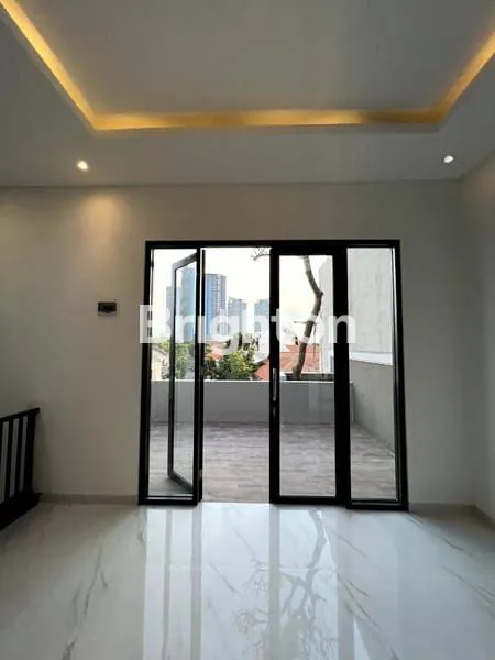 image RUMAH 3 LANTAI BARU GRESS DUKUH KUPANG DEKAT RAYA BINTANG DIPONGGO, CW, EXIT TOLL SATELIT, MAYJEN SUNGKONO, BERBAGAI PILIHAN RESTORAN (3)