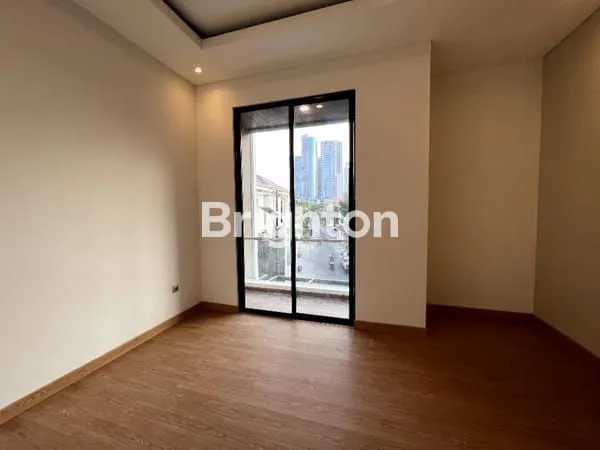 image RUMAH 3 LANTAI BARU GRESS DUKUH KUPANG DEKAT RAYA BINTANG DIPONGGO, CW, EXIT TOLL SATELIT, MAYJEN SUNGKONO, BERBAGAI PILIHAN RESTORAN (6)