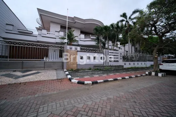 image RUMAH MEWAH SIAP HUNI SATELIT TOWN HOUSE TAMAN HUNIAN SATELIT SURABAYA BARAT (1)