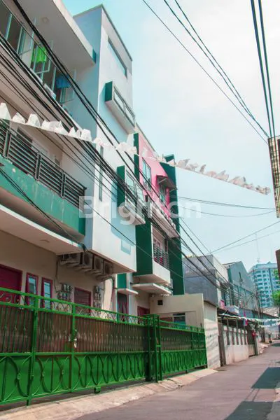 image DIJUAL KOS KOSAN 3 LANTAI SEMUA KAMAR TERISI LOKASI DIPUSAT KOTA (2)