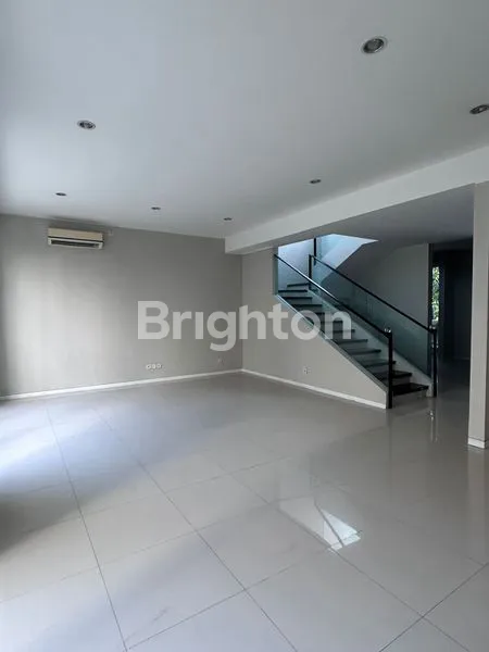 image RUMAH CITRALAND, GOLF AVENUE NYAMAN DAN TERAWAT (1)