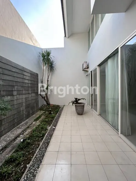 image RUMAH CITRALAND, GOLF AVENUE NYAMAN DAN TERAWAT (4)