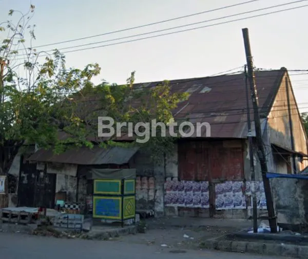 GUDANG BESAR TEPI JALAN RAYA LABUAN BADAS NTB