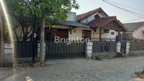 image RUMAH SIAP HUNI DI KUNCIRAN MAS PERMAI TANGERANG (1)
