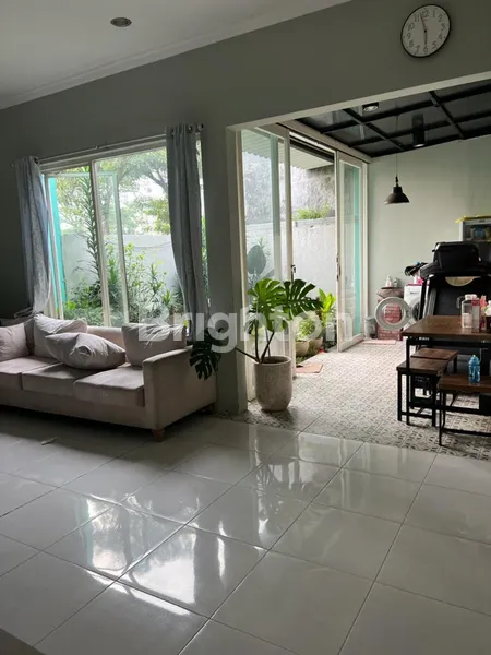 image RUMAH ROSEWOOD SURABAYA (2)