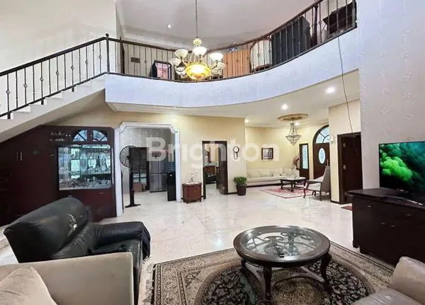 image RUMAH MEWAH GIRILOKA BSD CITY BANGUNAN MANDIRI POSISI DI HOEK PARKIR BISA BANYAK (4)