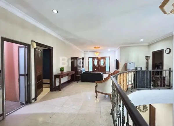 image RUMAH MEWAH GIRILOKA BSD CITY BANGUNAN MANDIRI POSISI DI HOEK PARKIR BISA BANYAK (6)