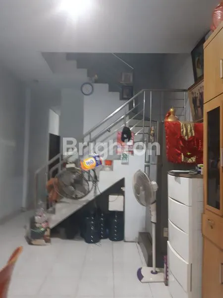 image RUKO INTI KOTA. JL. PUNAK. DEKAT KE PLAZA MEDAN FAIR. INCLUDE 4 UNIT AC. ADA GARASI MOBIL (4)