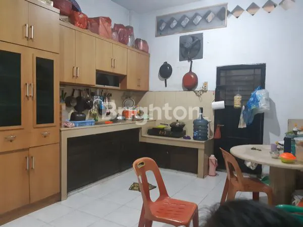 image RUKO INTI KOTA. JL. PUNAK. DEKAT KE PLAZA MEDAN FAIR. INCLUDE 4 UNIT AC. ADA GARASI MOBIL (5)