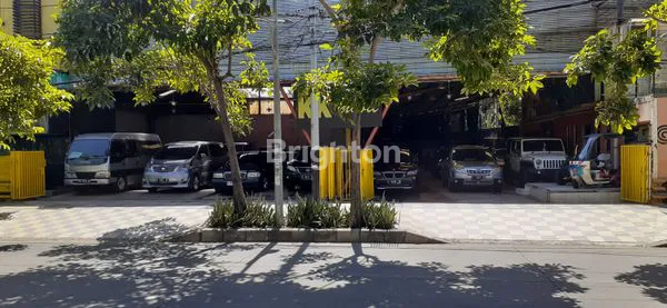 SHOWROOM STRATEGIS DI MAYJEN SUNGKONO, SURABAYA