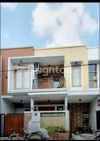 image RUMAH MINIMALIS SIAP HUNI SURABAYA SELATAN BANGUNAN SENDIRI 2 LANTAI DEKAT TOL GUNUNG SARI (1)