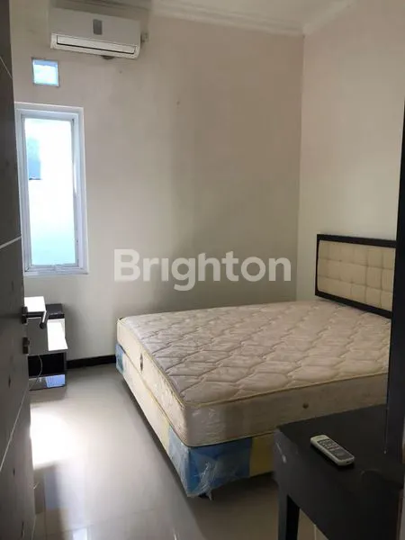 image RUMAH BARU FULL FURNISHED SUKOLILO DIAN REGENCY 2 LUAS 7X17 READY 3 KAMAR ROW 3 MOBIL HADAP SELATAN BONUS AC + ANTI RAYAP (6)