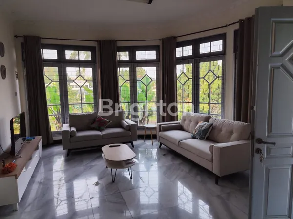 image VILLA 2 LANTAI DENGAN 7 KAMAR DAN TAMAN YANG ASRI DI VILLA SEKUTI, PASURUAN (3)