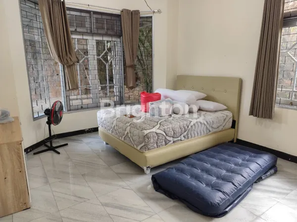 image VILLA 2 LANTAI DENGAN 7 KAMAR DAN TAMAN YANG ASRI DI VILLA SEKUTI, PASURUAN (6)