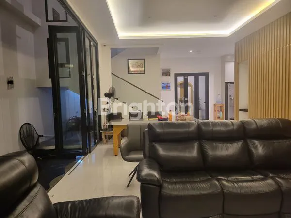 image RUMAH TINGGAL DI KAWASAN BISNIS, ADA KIOS DISEBELAH RUMAH (3)