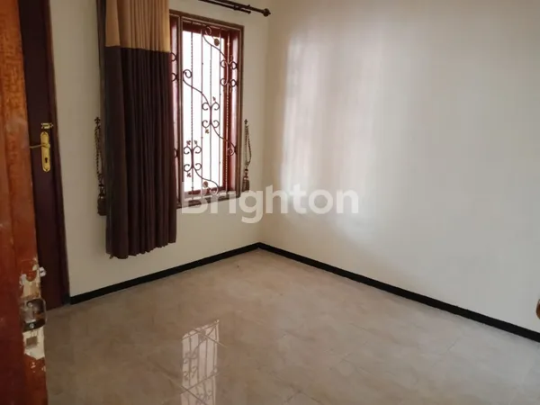 image RUMAH SECOND 1M-AN AREA KUTISARI DEKAT UK PETRA, UBAYA TENGGILIS (4)