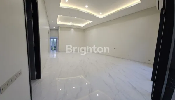 image RUMAH MODERN 2.5 LANTAI SEMI FURNISH DEKAT G-WALK CITRALAND TAMAN GOLF SURABAYA BARAT (4)