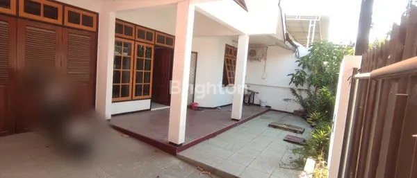 image RUMAH 1 LANTAI, SIAP HUNI, SELANGKAH KE RAYA JEMURSARI, LOKASI NYAMAN, LINGKUNGAN ASRI, DAERAH JEMURSARI TIMUR (1)