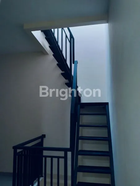 image RUMAH BARU GRES 3 LANTAI,TANJUNGDUREN BEBAS BANJIR LOKASI JUARA   (6)