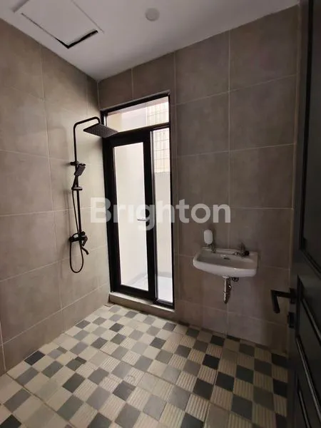 image RUMAH MODERN MINIMALIS SEKTOR 7 GADING SERPONG TANGERANG (7)