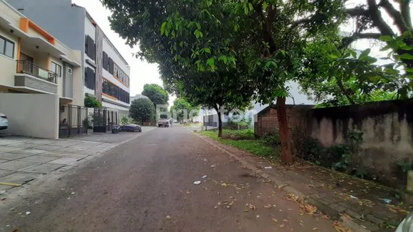 image TANAH ANGGREK LOKA BSD CITY ADA PAGAR KELILING LOKASI STRATEGIS BISA BUAT KOST KOSTAN (3)