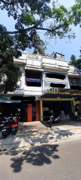JUAL 2 RUKO MURAH 3 LANTAI DI JL. CIKAWAO, BANDUNG