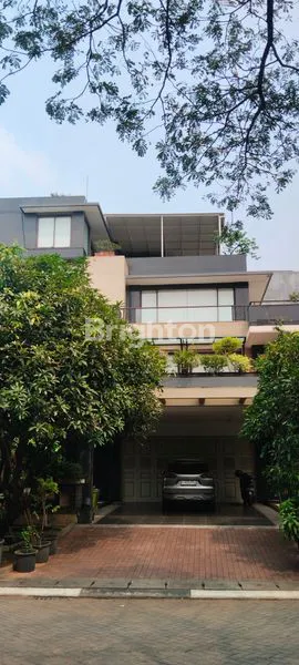 image RUMAH 3 LANTAI STRATEGIS DAERAH GREEN MANSION JAKARTA BARAT (1)