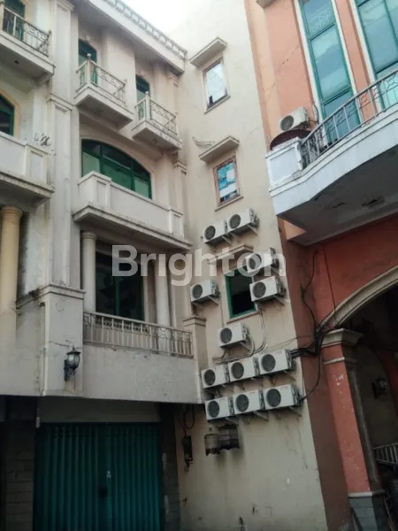 image 3 UNIT RUKO TENGAH KOTA SURABAYA STRATEGIS DI PUSAT BISNIS DEKAT STASIUN GUBENG (2)