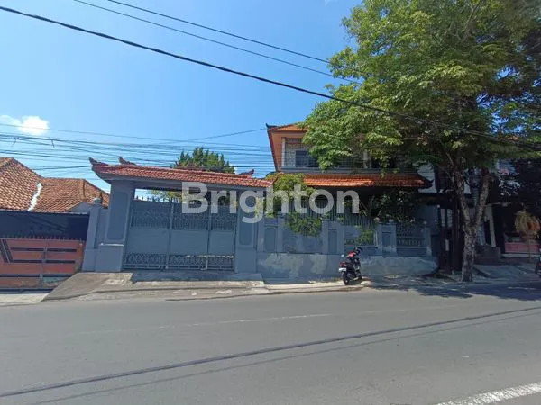 RUKO DENGAN TANAH YANG LUAS TERLETAK DI PINGGIR JALAN