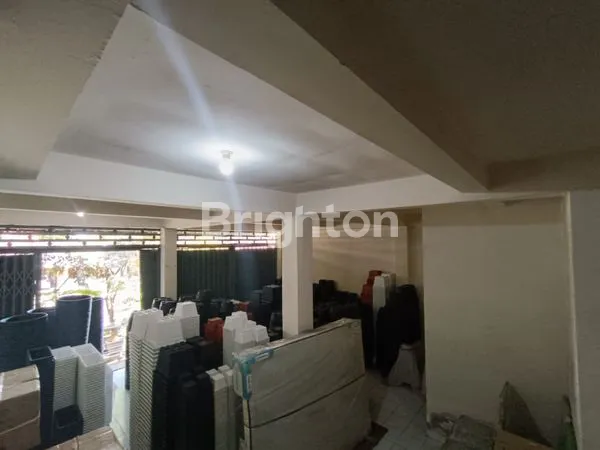 image RUKO DENGAN TANAH YANG LUAS TERLETAK DI PINGGIR JALAN (6)