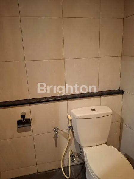 image RUMAH BAGUS BANGET, SANGAT TERAWAT DI PINGGIR JALAN BESAR DI GRIYA LOKA (3)